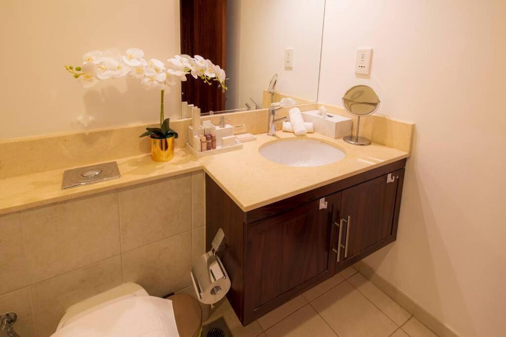 First Class 2Br With Full Burj Khalifa And Fountain View دبي المظهر الخارجي الصورة